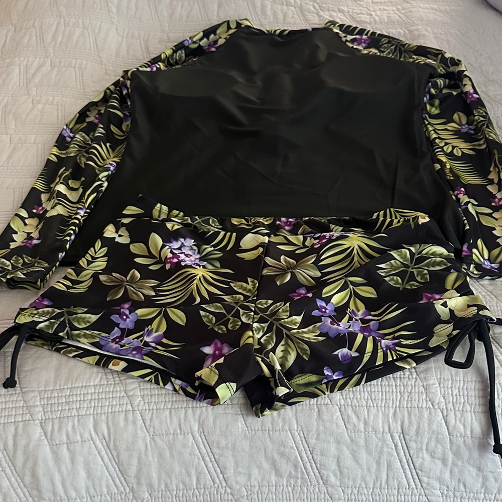 Floral Black Rash Guard Set - Picture 5 of 5